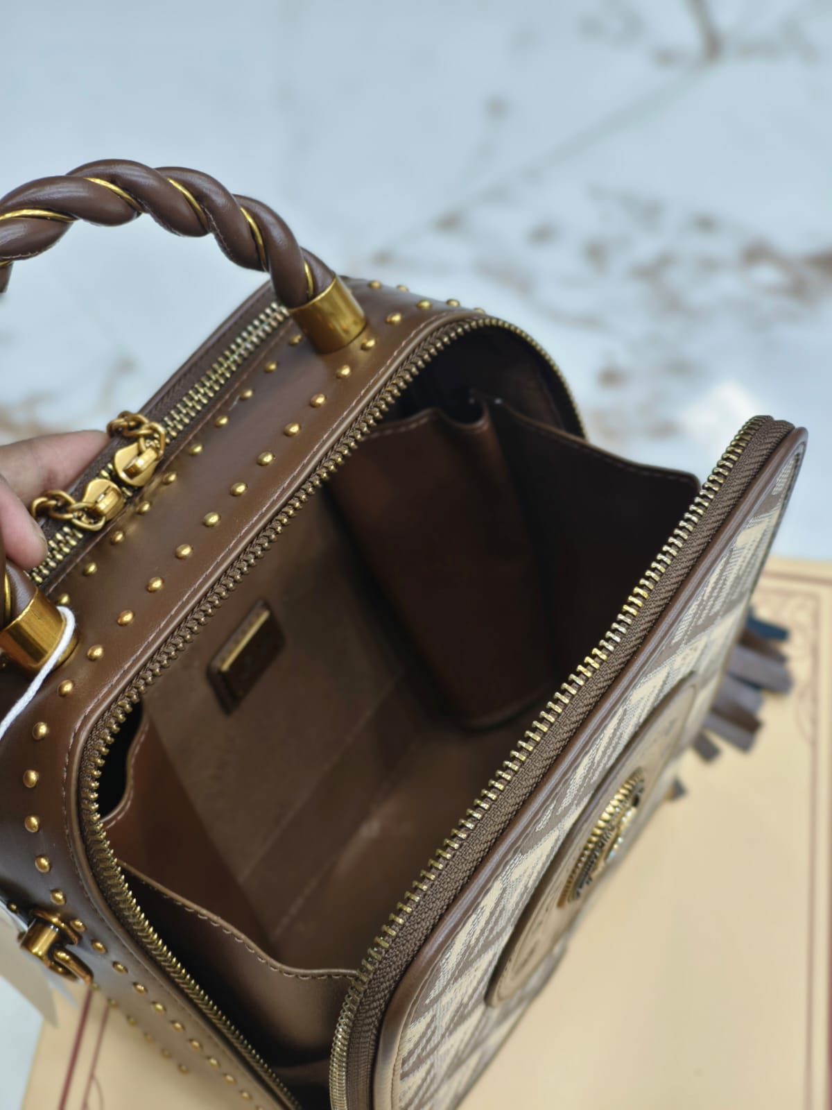 VETIAI Handy Bag – Premium Quality Small Handbag, Stylish & Durable Everyday Accessory